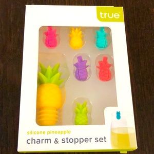 NEW Wine charm stopper set